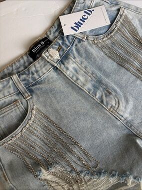 Embellished Light Wash Denim Shorts - Light Blue